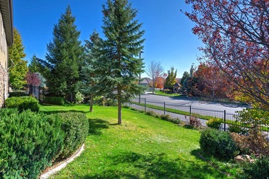 Stunning and meticulously maintained 2 story home located in - photo 31