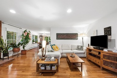 Southampton Retreat with Two Story Annex Nestled within nearly - photo 9