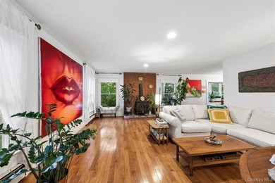 Southampton Retreat with Two Story Annex Nestled within nearly - photo 10