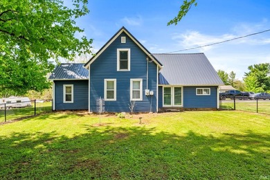 Peaceful country living meets modern updates on nearly 4 - photo 4
