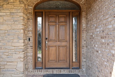 Welcome to this stunning 5-bedroom, 4.5-bathroom home located in - photo 8