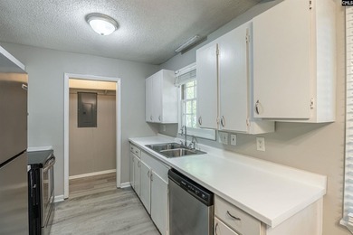 Affordable, one-level ranch in New Friarsgate, zoned for - photo 11
