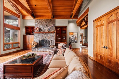 This timeless custom home located in Broken Top is quietly - photo 5