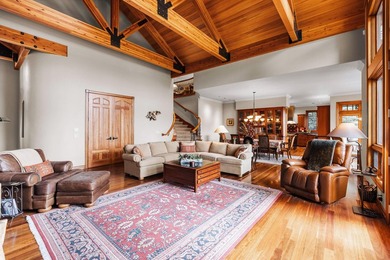 This timeless custom home located in Broken Top is quietly - photo 7