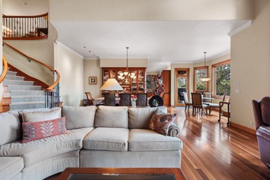 This timeless custom home located in Broken Top is quietly - photo 8