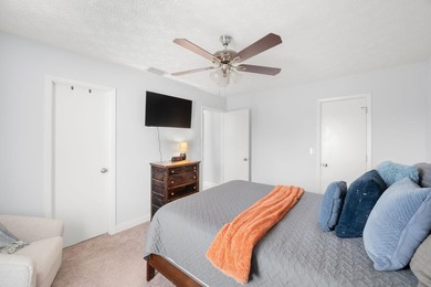 Welcome home to this beautifully updated 3-bedroom, 2-bathroom - photo 19