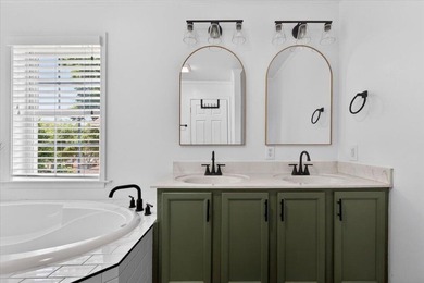 Welcome to this beautifully updated 3 bed/3-full-bath Charleston - photo 20