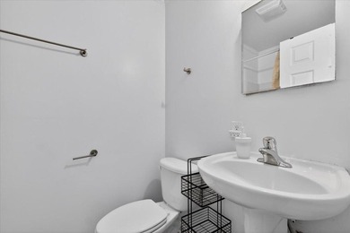 Welcome to this beautifully updated 3 bed/3-full-bath Charleston - photo 24