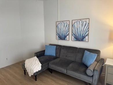 Welcome to this BEAUTIFULLY UPDATED and TASTEFULLY decorated - photo 31