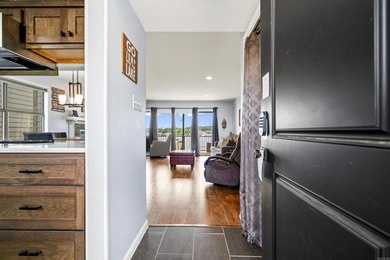 Amazing views of beautiful Lake Hamilton and mountains from this - photo 3