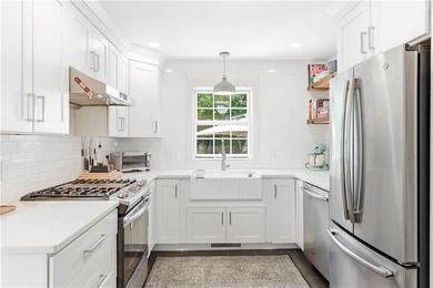 Beautifully updated 1947 Cape Cod set on a quiet cul-de-sac in - photo 3