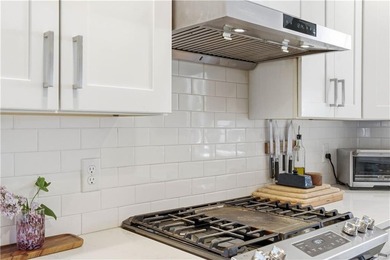 Beautifully updated 1947 Cape Cod set on a quiet cul-de-sac in - photo 4