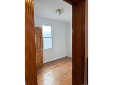 Immaculate 2 family home,2 over 2 with full finished basement - photo 13