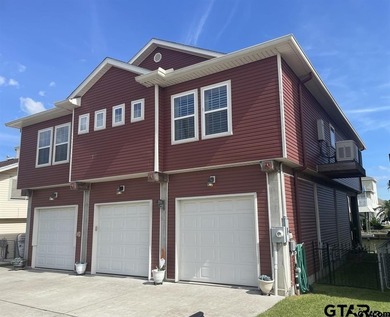 (private lake, pond, creek) Home For Sale in La Marque Texas