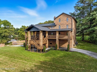 Patrick Henry Lake Home For Sale in Kingsport Tennessee