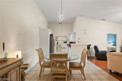 Bright and inviting, this second-floor 2-bedroom plus den - photo 4