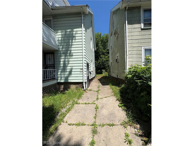 Attention investors - don't miss this value-add duplex on - photo 3