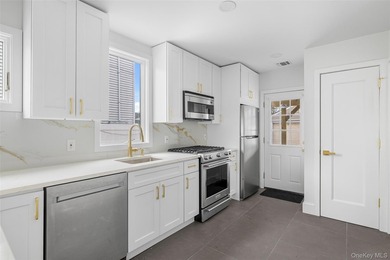 BRAND NEW !!- COMPLETELY RENOVATED-2 BEDROOM, 2 FULL BATHROOM - photo 15