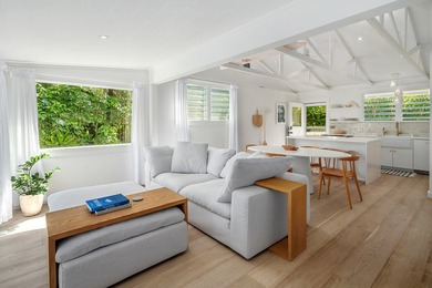 Five standalone beach cottages on three legal parcels, totaling - photo 16