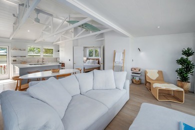 Five standalone beach cottages on three legal parcels, totaling - photo 19