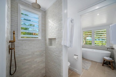 Five standalone beach cottages on three legal parcels, totaling - photo 20