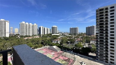 Rare, oversized split-plan residence on the 14th floor at the - photo 3