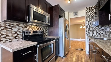 Rare, oversized split-plan residence on the 14th floor at the - photo 5