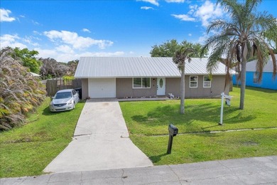 This beautiful CBS home features a 2021 metal roof, spacious - photo 3