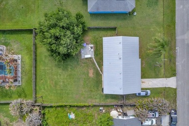 This beautiful CBS home features a 2021 metal roof, spacious - photo 6