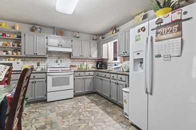 Welcome to 106 Fonza St in Conway, a well-maintained 3-bedroom