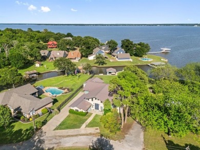 Lake Home For Sale in Seven Points, Texas