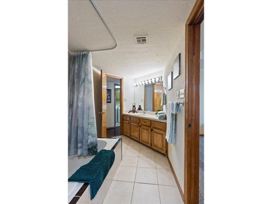 Discover a community gem, with this gorgeous 3-bed, 2.75-bath - photo 12