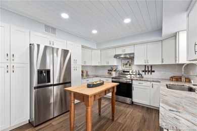 Stunning, Fully Updated 2-Story Home in the Prestigious Yacht & - photo 4