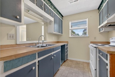 Excellent investment opportunity or owner-occupant purchase with - photo 9