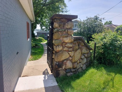 Perfect lakefront location on Eagle Lake in Edwardsburg! This - photo 4