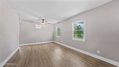 Beautifully renovated 3-bedroom, 2-bath home in the Arlington - photo 4