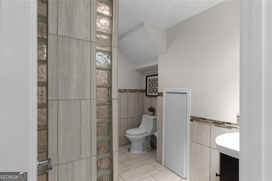 Welcome to your fully renovated Lake Sinclair waterfront retreat - photo 11