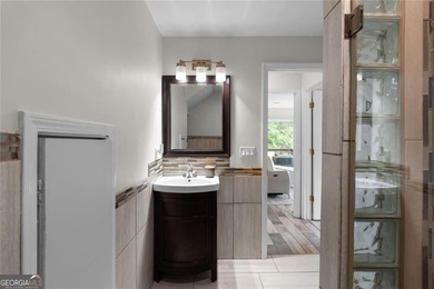 Welcome to your fully renovated Lake Sinclair waterfront retreat - photo 12