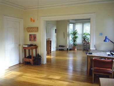 Elegant 2-family 3 floor Blue Victorian house with a large - photo 8