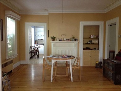 Elegant 2-family 3 floor Blue Victorian house with a large - photo 9