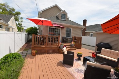 Welcome to 2698 Rosebud Avenue! This beautiful home with awesome - photo 4