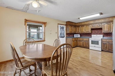 Welcome home to this solid 3-bedroom, 2.5-bath brick home - photo 12