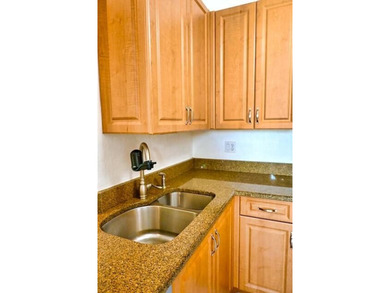 Beautiful home perfect for first-time buyers! This 3 bedroom - photo 9