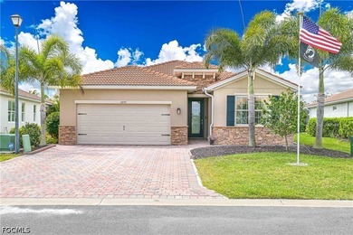 Welcome to your dream home in the sought-after Cascades at River - photo 2