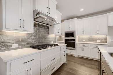 You will love this gorgeous 2-story design from American Legend - photo 8