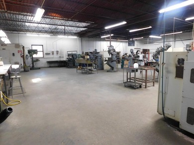 First time on the market this Commercial Job Shop with CNC Mills - photo 9