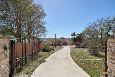 Welcome to lakefront living at Canyon Lake, where sparkling blue - photo 3