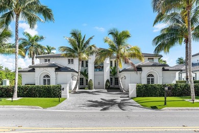 Beyond the gates of a private motor court, this six-bedroom golf - photo 1