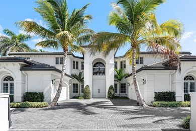 Beyond the gates of a private motor court, this six-bedroom golf - photo 4