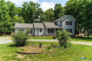 Don't miss this beautifully maintained home in Lake Monticello! - photo 2